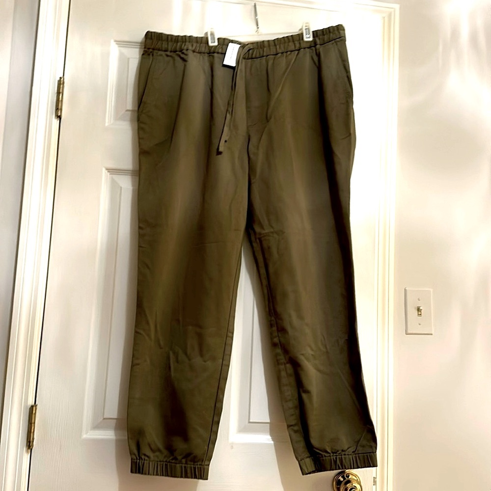 Banana Republic New Cotton Traveler pants, size XL, Men